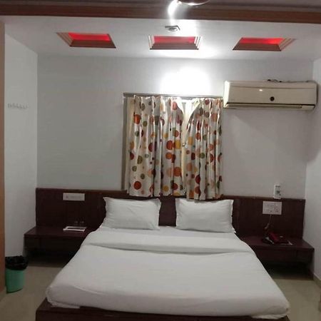 Hālol Hotel Rajdhani מראה חיצוני תמונה