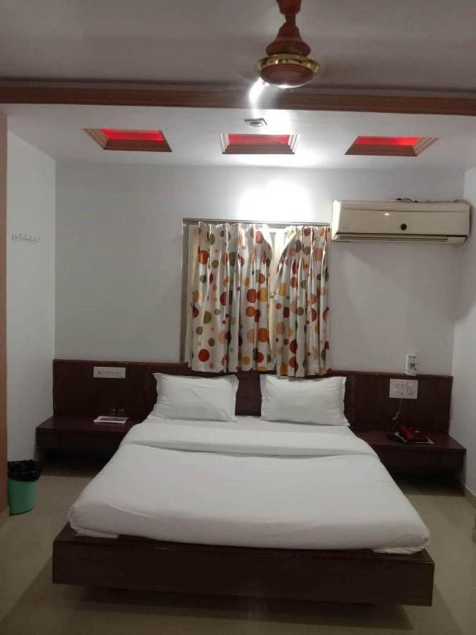 Hālol Hotel Rajdhani מראה חיצוני תמונה
